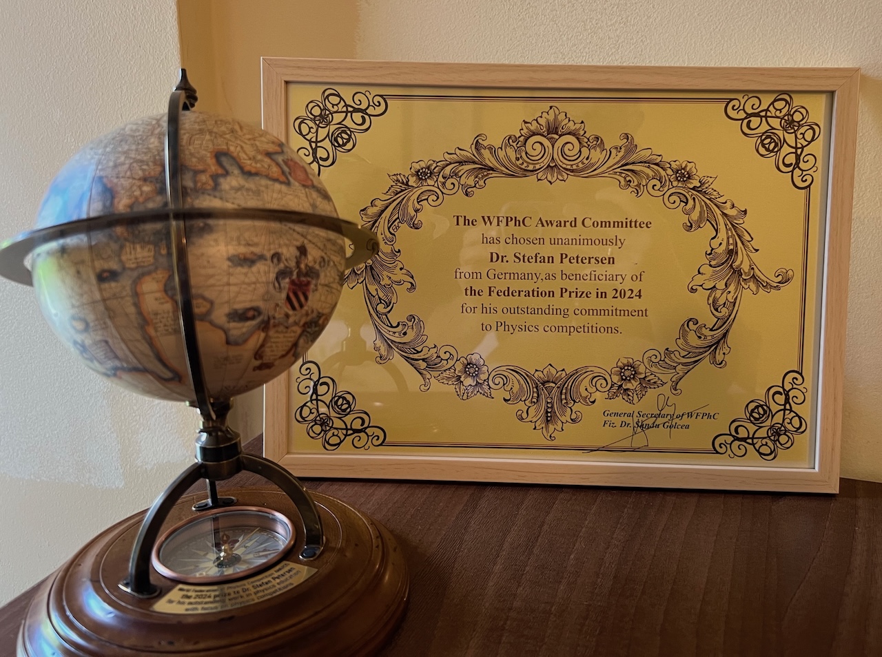 Wettbewerbsleiter der PhysikOlympiade mit Preis der World Federation of Physics Competitions ausgezeichnet