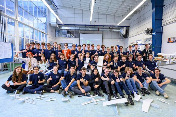 Teilnehmende der Bundesrunde der PhysikOlympiade 2024 im DLR_School_Lab Göttingen.