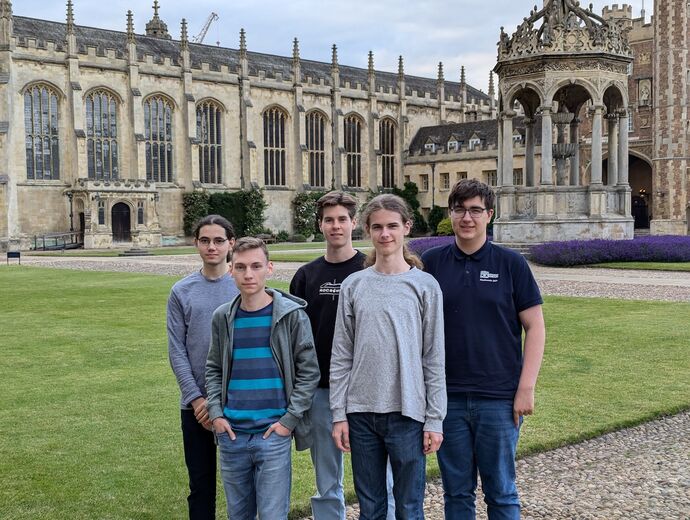 Das deutsche Team für die EuPhO 2024 beim Trainingsseminar in Cambridge.