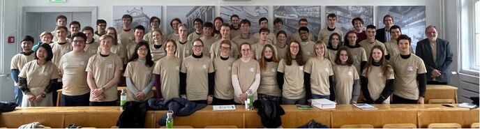 Teilnehmende und Betreuer:innen bei der Preisverleihung zur 3. Auswahlrunde der IBO 2023