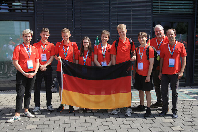 Die deutsche Delegation in Zürich: v.l.n.r. Roman Behrends, Alexander Bonkowski, Niklas Küstner, Maren Sophie May, Frederike Saal, Mats Budäus, Paul Gärtner, Dr. Frank Witte, Dr. Alexander Rodenberg.