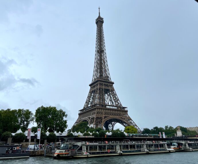 Der Eiffelturm in Paris war bereits Thema in der ersten Runde des Auswahlrunde zur IPhO 2025.