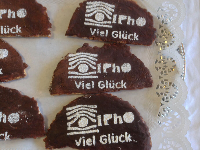 Süße Leckereien gehören auch bei der Finalrunde dazu IPhO - IPN Süße Leckereien gehören auch bei der Finalrunde dazu