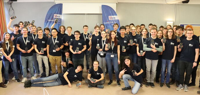 Teilnehmende der Bundesrunde im Auswahlwettbewerb zur 53. Internationalen PhysikOlympiade in Kiel nach der Preisverleihung. IPhO - IPN Teilnehmende der Bundesrunde im Auswahlwettbewerb zur 53. Internationalen PhysikOlympiade in Kiel nach der Preisverleihung.