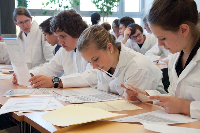 Aufgabenverteilung im Team vor der praktischen Klausur