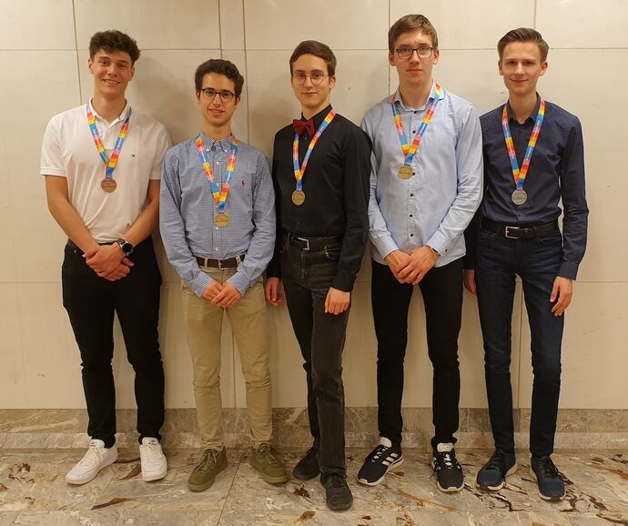 Das deutsche Schülerteam der Europäischen Physik-Olympiade 2022 in Ljubljana