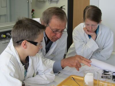 Genau hinsehen H. Peters