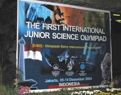 Plakat der ersten IJSO 2004 IJSO - IPN